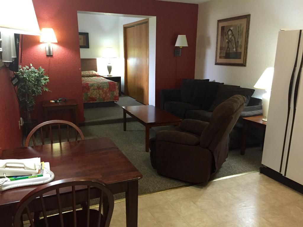 Americas Best Value Inn Grand Forks Exterior photo