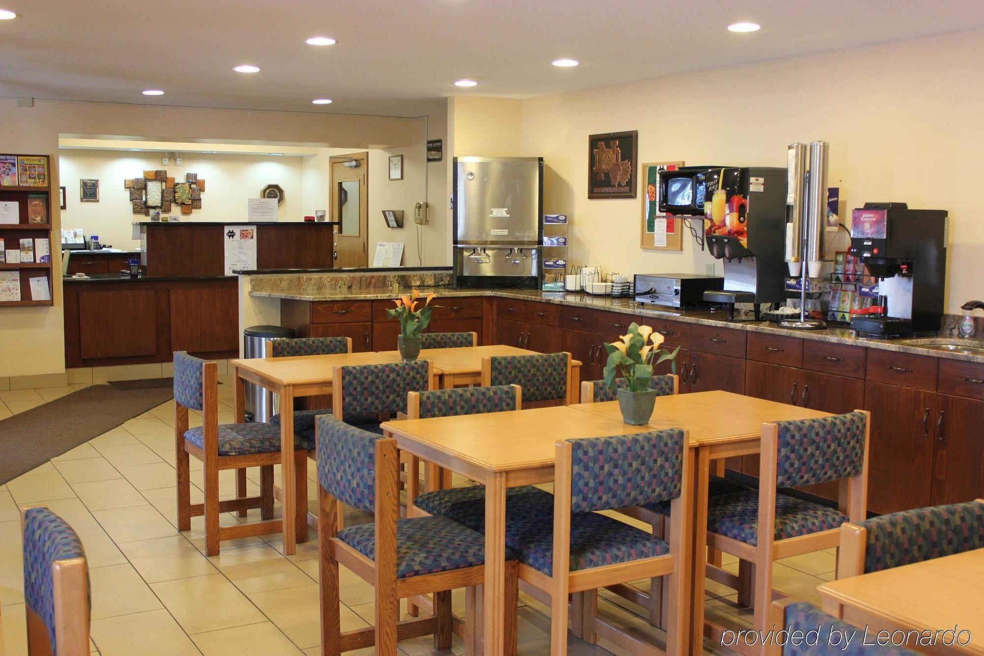 Americas Best Value Inn Grand Forks Restaurant photo