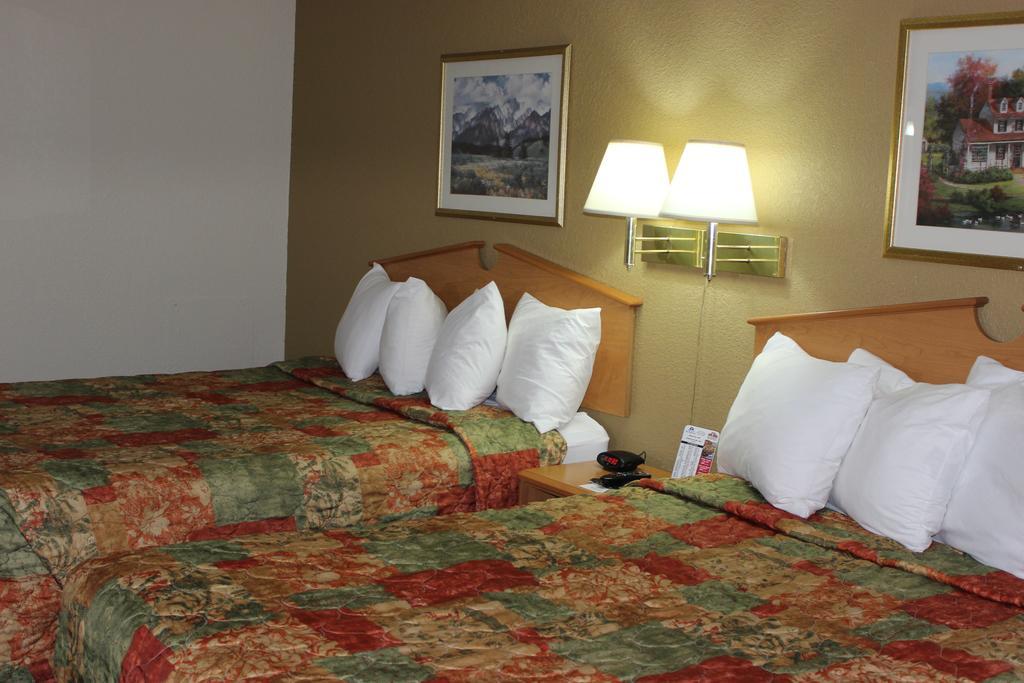 Americas Best Value Inn Grand Forks Exterior photo