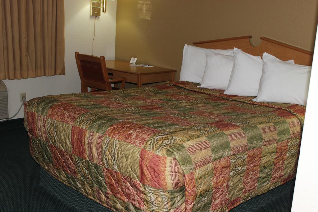 Americas Best Value Inn Grand Forks Exterior photo