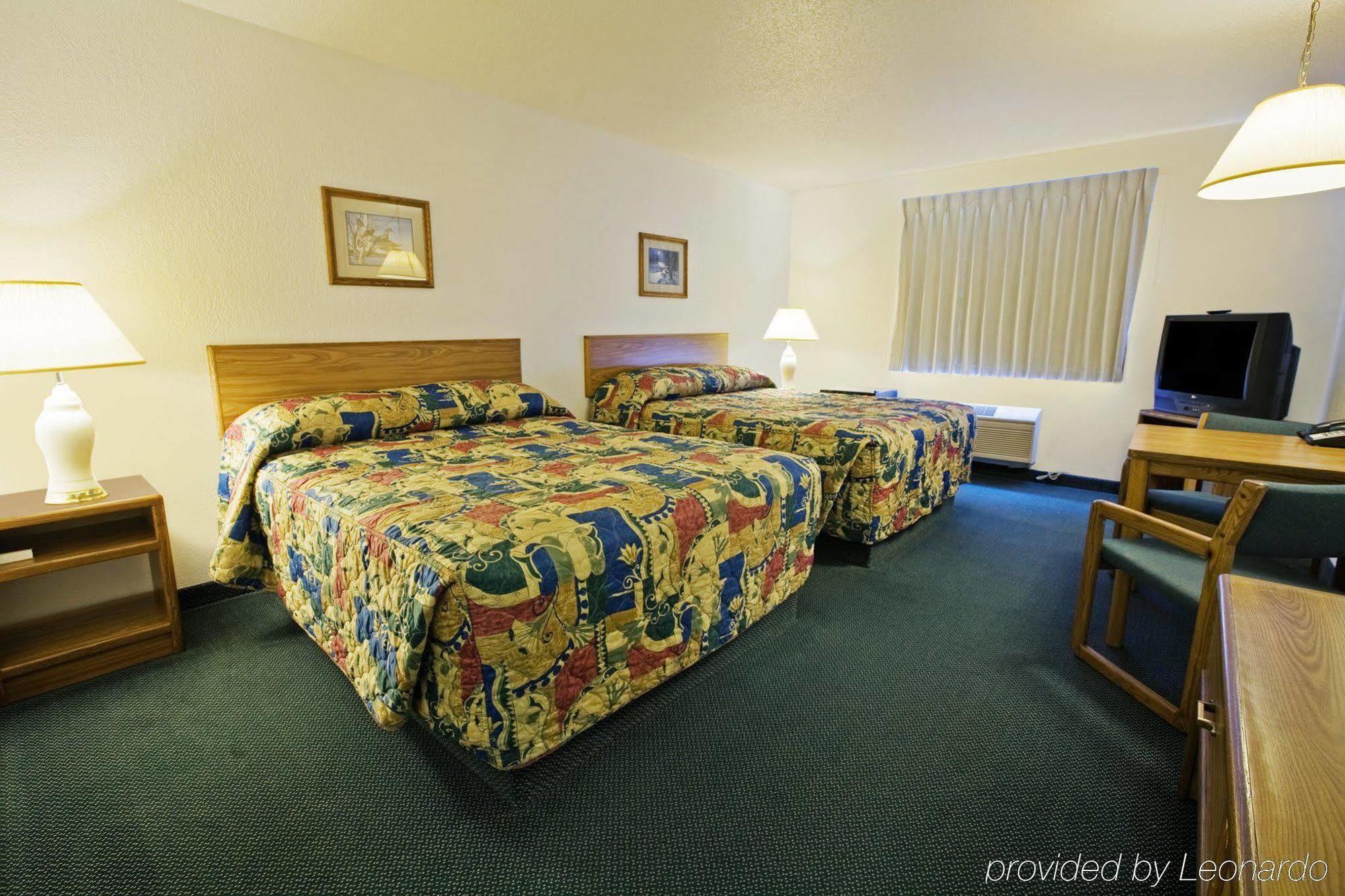 Americas Best Value Inn Grand Forks Exterior photo