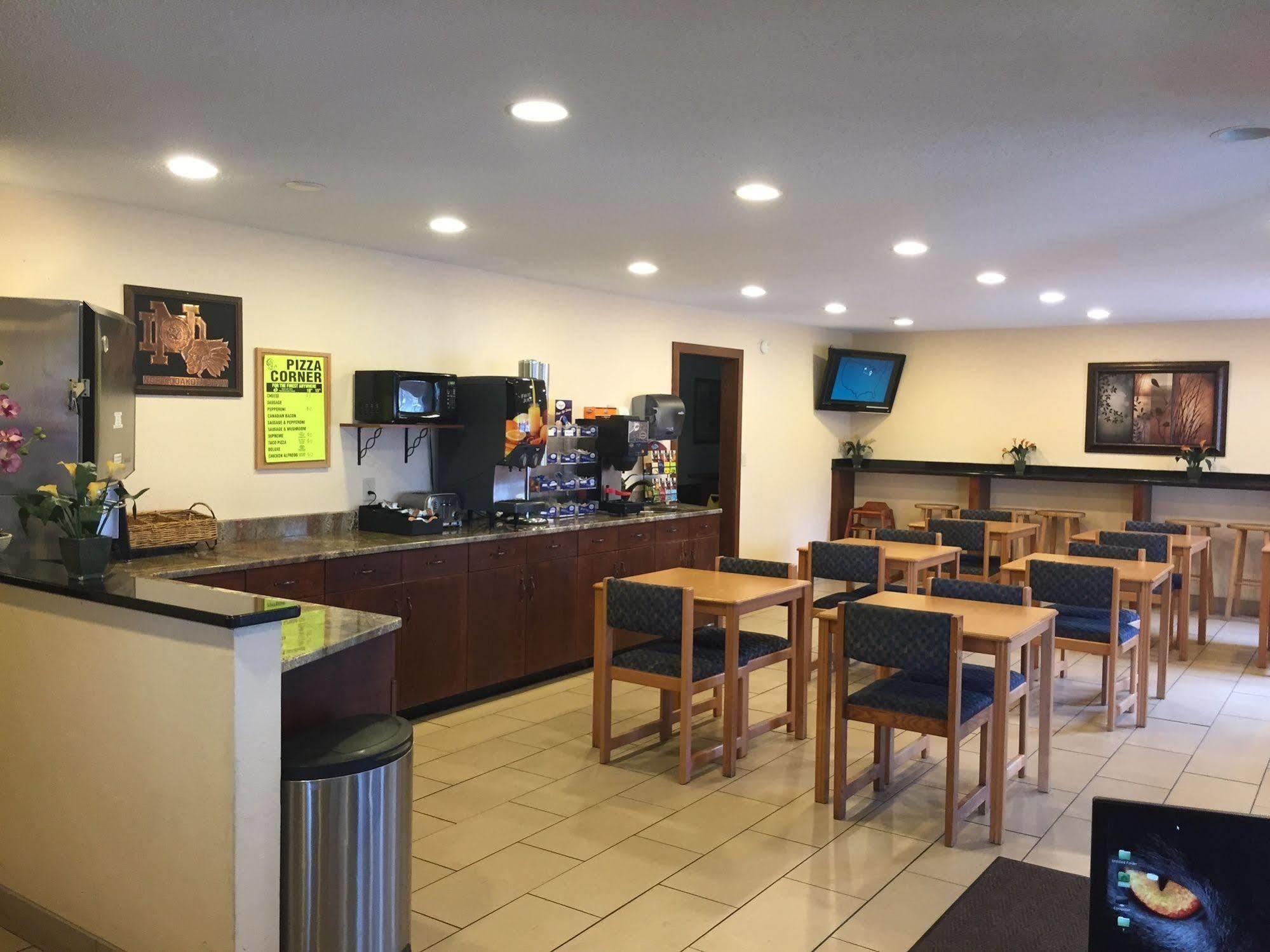 Americas Best Value Inn Grand Forks Exterior photo