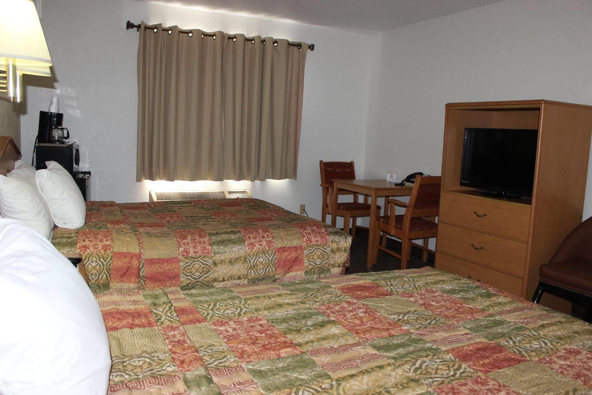 Americas Best Value Inn Grand Forks Exterior photo