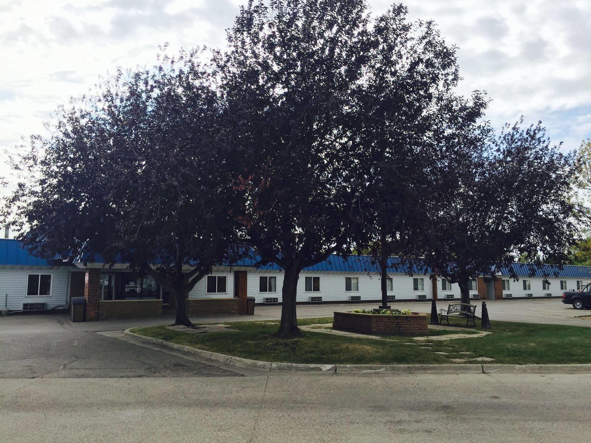 Americas Best Value Inn Grand Forks Exterior photo